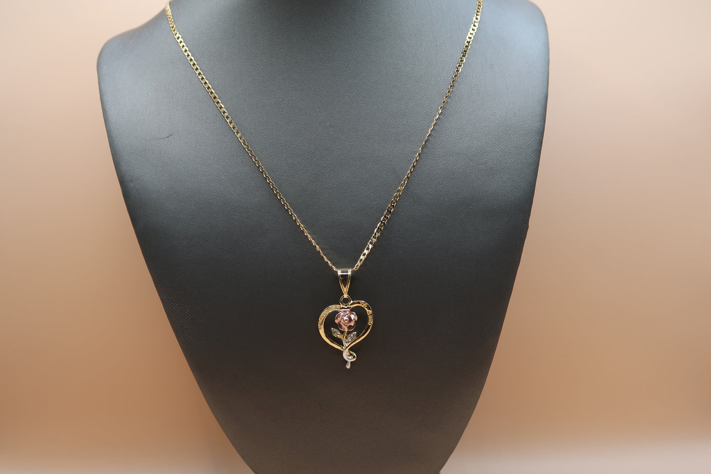 Te amo Rose Heart necklace ( love you )